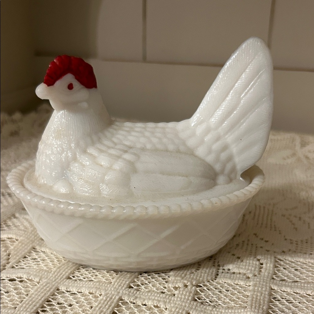 Vintage Westmoreland Milk Glass Hen on Nest